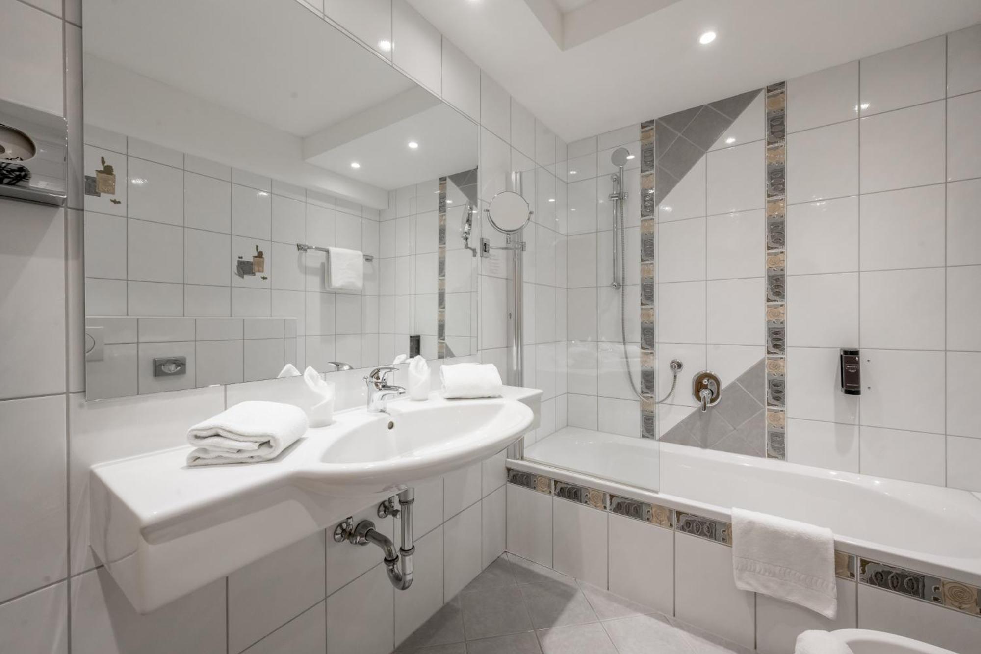 Hotel Zum Gourmet Seefeld in Tirol Ruang foto